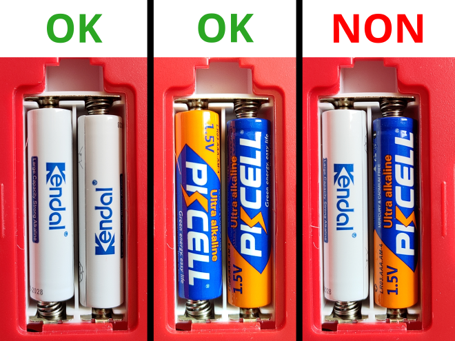 Montage de trois photographies d'un même emplacement pour deux piles ou accumulateurs AAA. Sur la première photographie, l'emplacement est rempli avec 2 piles de la marque Kendal et est légendé « OK » en vert. Sur la seconde photographie, l'emplacement est rempli avec 2 piles de la marque PKcell et est légendé « OK » en vert. Sur la troisième photographie, l'emplacement est rempli avec une pile de la marque Kendal ainsi qu'une pile de la marque PKcell et est légendé « À éviter » en rouge.