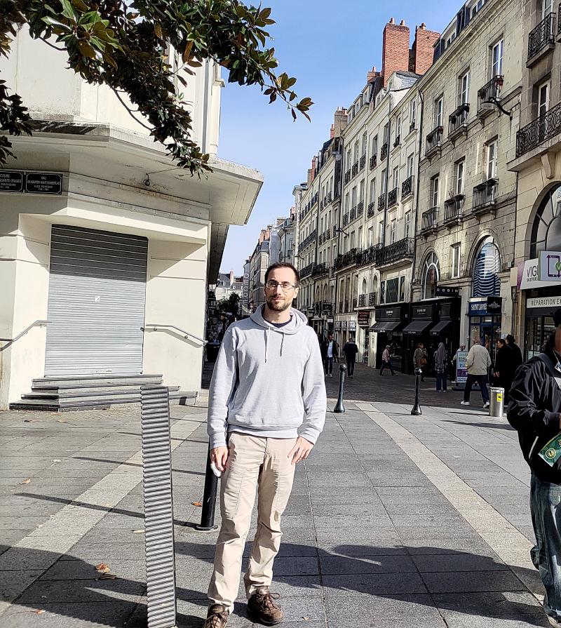 Photographie en couleurs de moi-même.