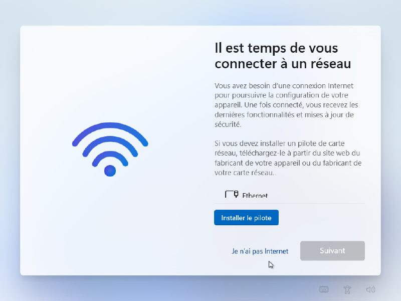 Capture d'écran de l'installateur de Windows 11 indiquant qu'il y a besoin d'une connexion internet. En bas, à côté du bouton « suivant » grisé se trouve un lien « je n'ai pas internet ».