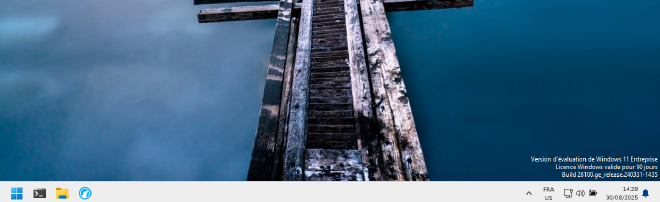 Capture d'écran de la bare de tache de la VM Windows 11 une fois les ajustements précités effectués.